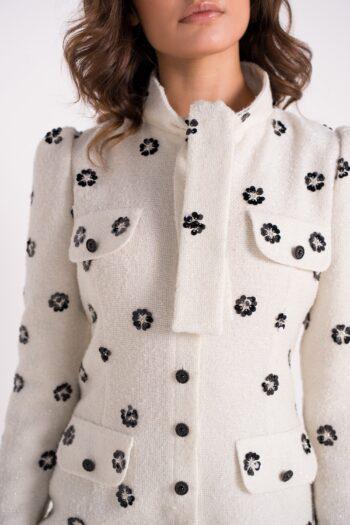 Robe ivoire fleurs détail broderie et boutons noirs ÉCAILLE PARIS