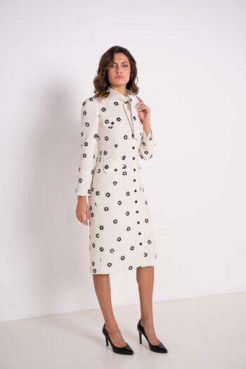 Robe ivoire fleurs brodées noires ÉCAILLE PARIS vue de face élégante