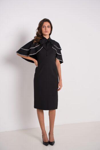 Robe Frivole en crêpe noire, ornée d’un galon de luxe en strass et tubes noirs –