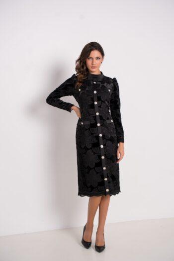 Vestido Frise de terciopelo negro con incrustaciones de guipur, botones joya, vista frontal completa