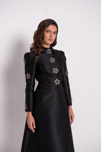Détail buste robe Florali, faille de soie noire et broderies florales en strass