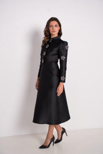 Vue profil robe Florali, coupe évasée en soie façon piqué avec broderies florales