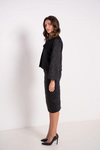 Chaqueta y falda Facette en jacquard satinado negro bordado - perfil