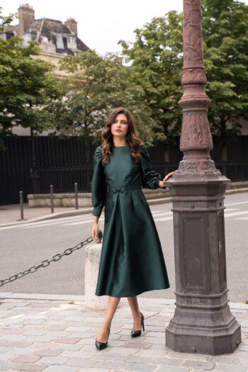 Robe Florine en faille de soie , longueur midi, couleur verte – vue avant complète