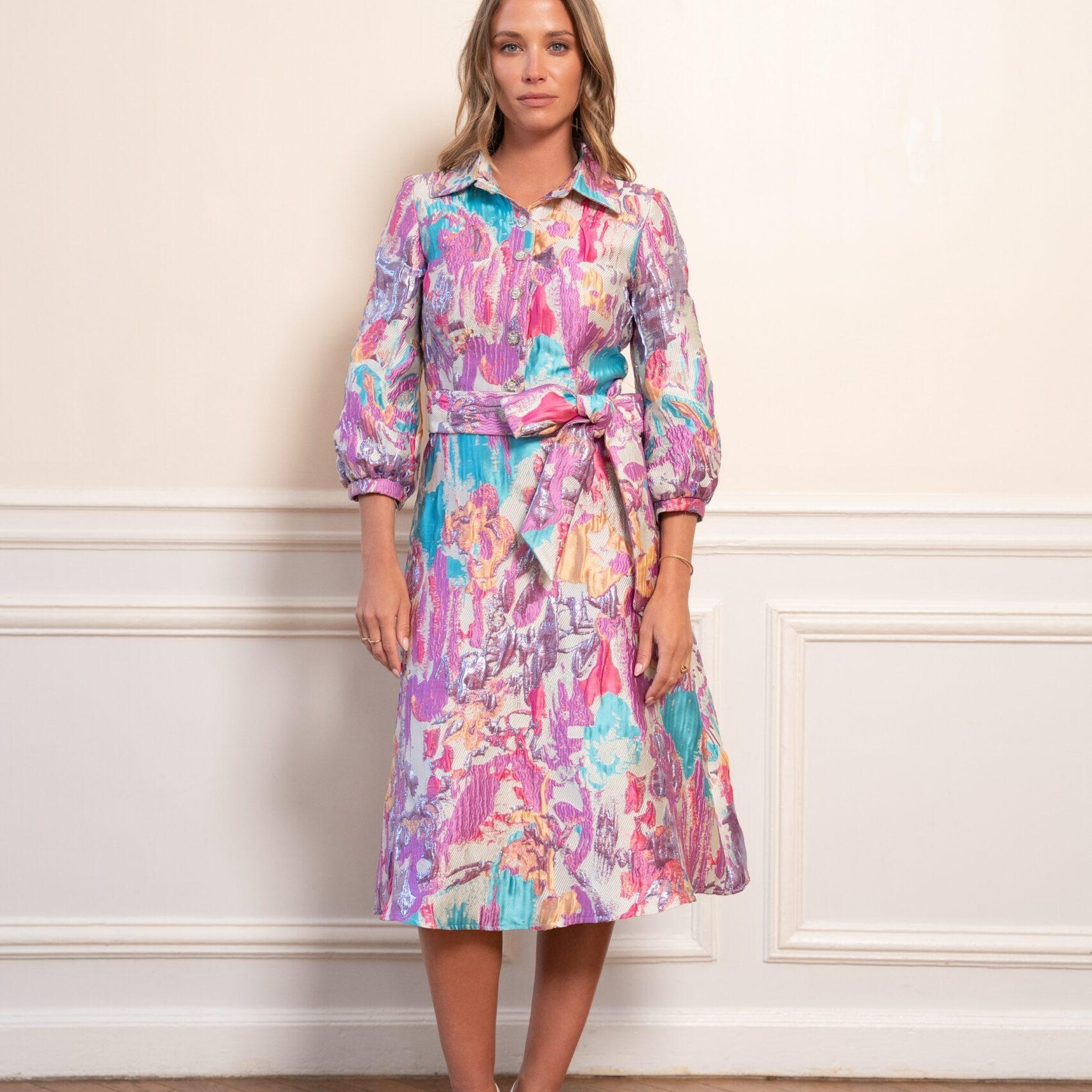 robe brocard imprimé femme vue face midi élégante