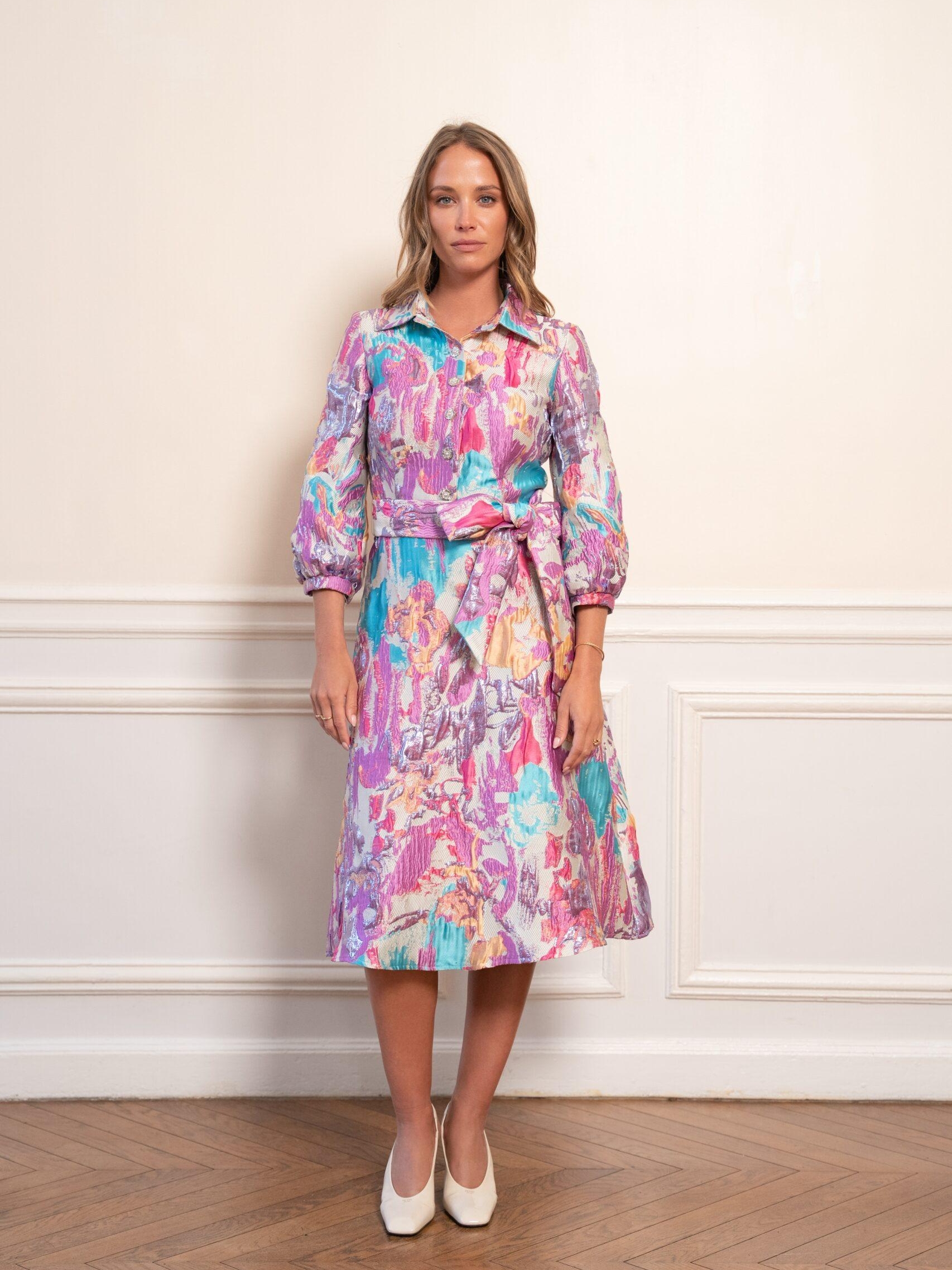 robe brocard imprimé femme vue face midi élégante
