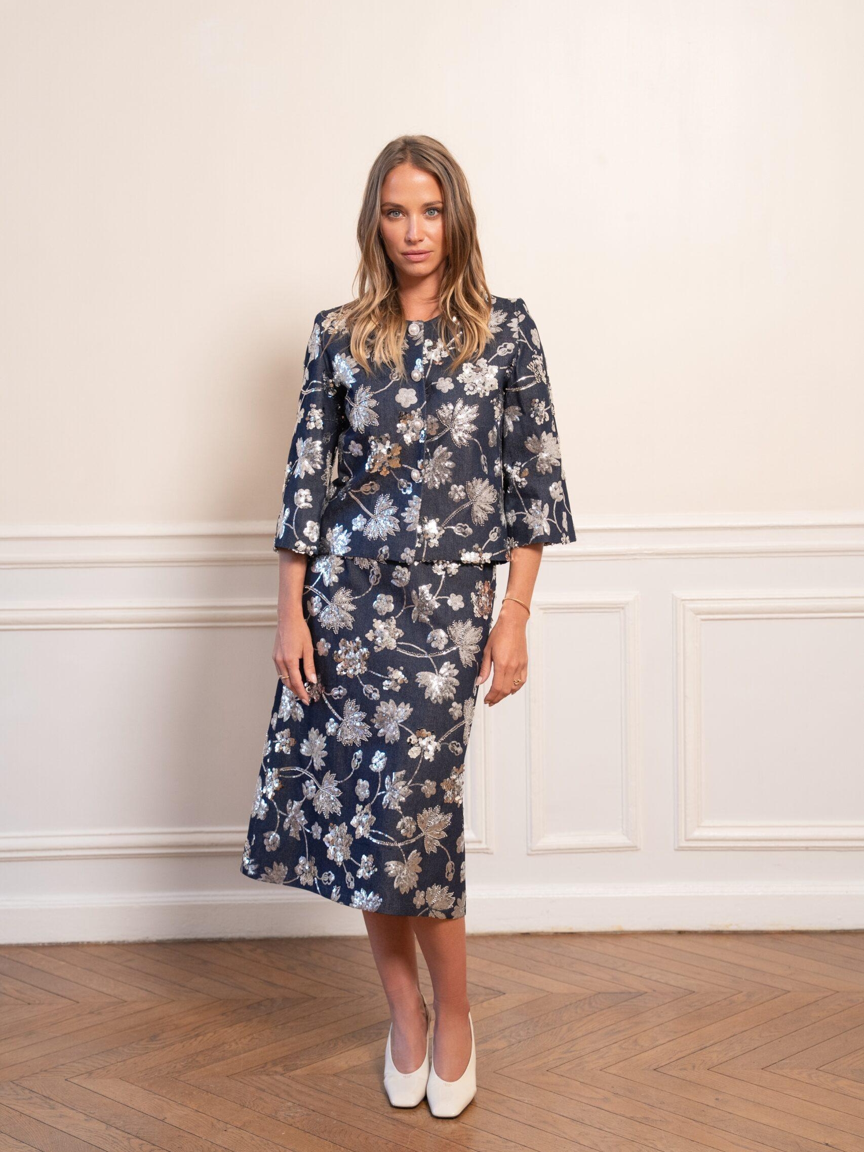Veste Hadassa en denim rebrodé de sequins avec motif floral lumineux