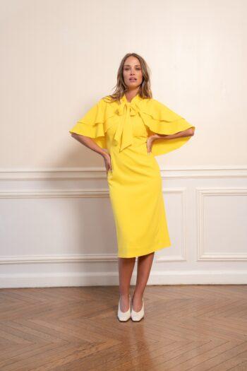 robe Harielle élégante portée en extérieur