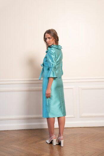 Vue de profil de l’ensemble Hautesse veste et robe